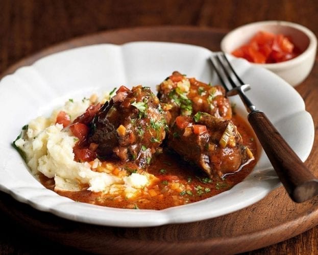 Coda alla vaccinara (Roman braised oxtail)