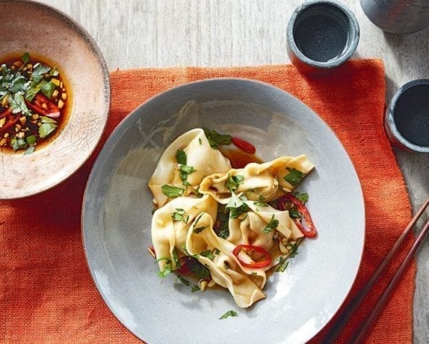 Poached wontons in chilli-garlic sauce