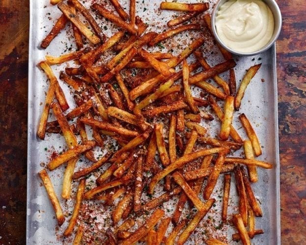 Chips with spiced salt and smoked garlic mayo
