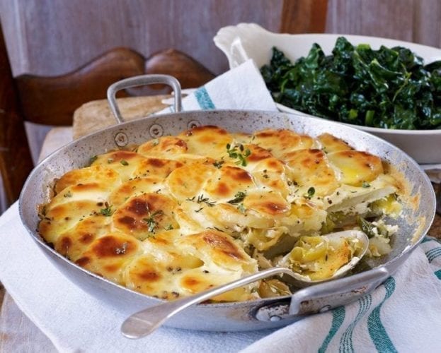 Gratin of potatoes and leeks with garlic and thyme