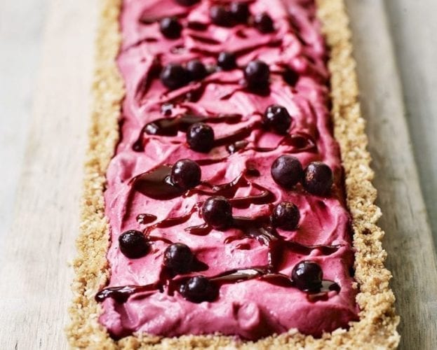 Blackcurrant cheesecake slice