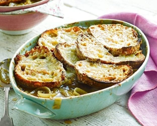 Oven-baked French onion soup