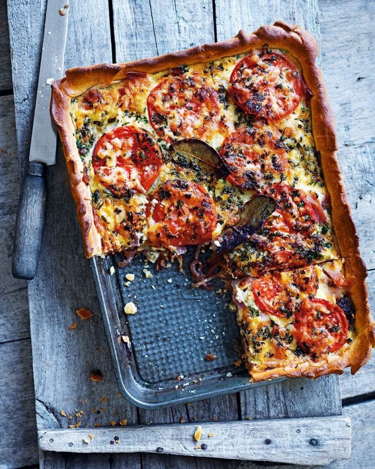 Tomato-topped bacon and egg pie