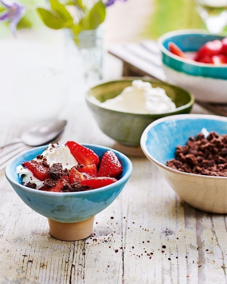 Black pepper strawberries with chocolate crumble