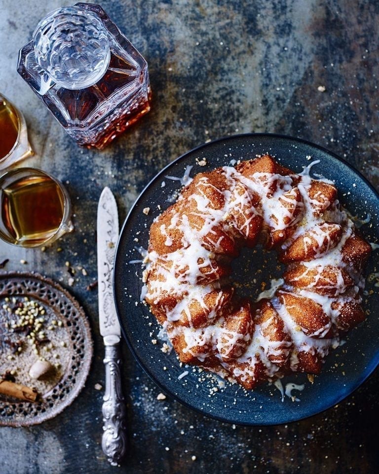 Spiced hot toddy cake