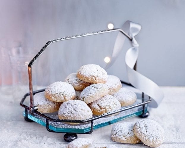 Soft amaretti