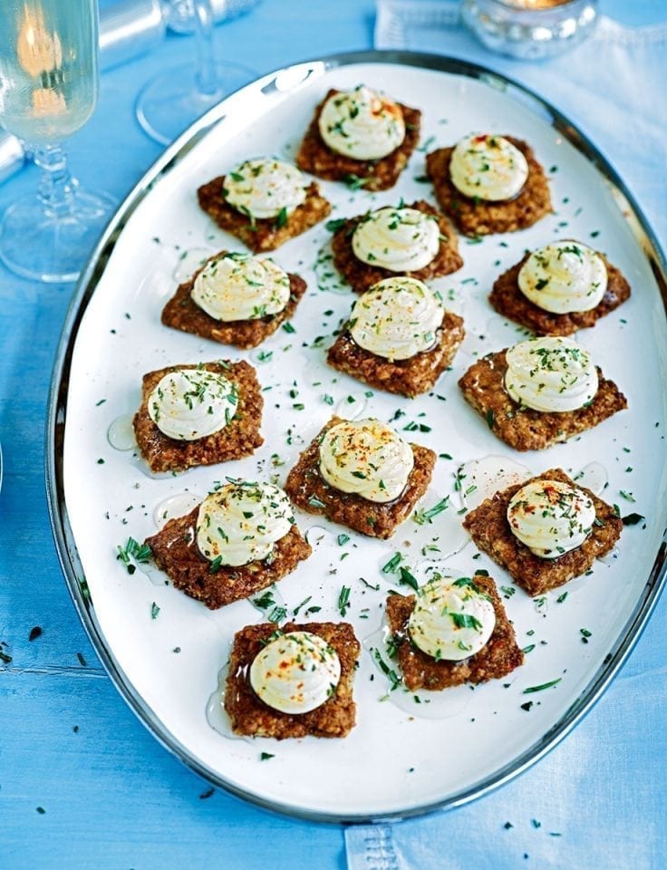 Oat biscuits with herbs and goat’s cheese