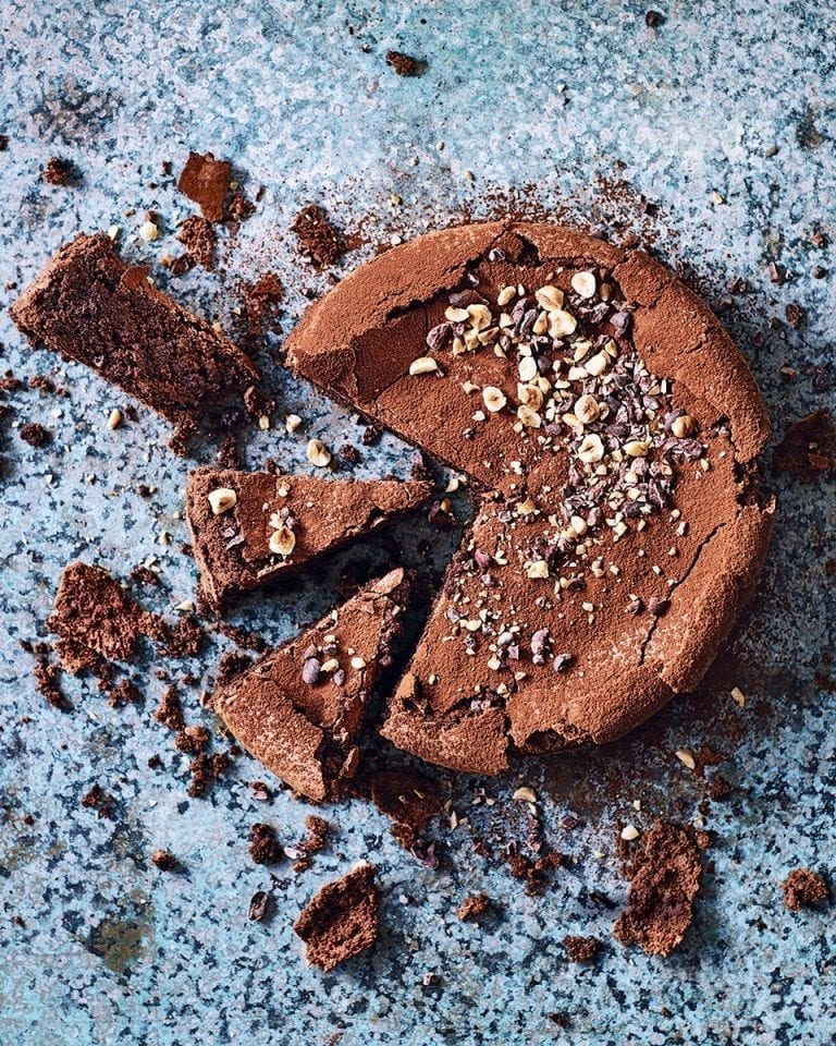 Flourless chocolate and hazelnut cake