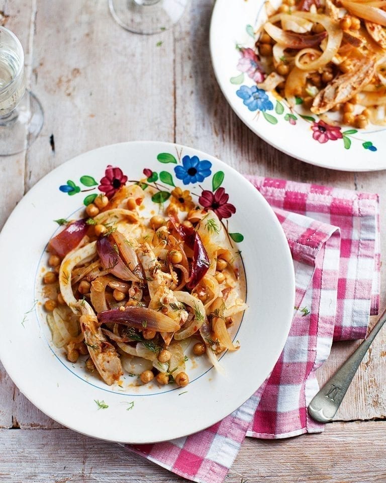 Spicy chicken, chickpea and fennel salad