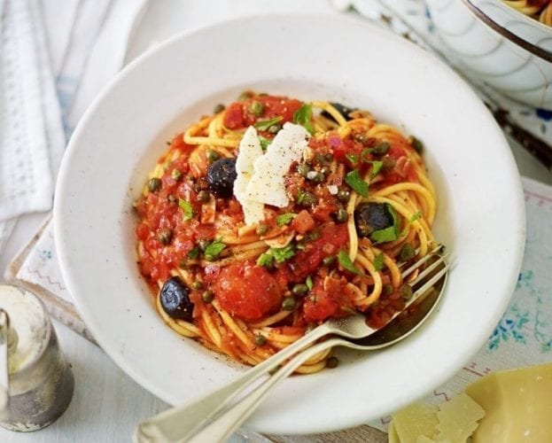 Vegetarian spaghetti alla puttanesca