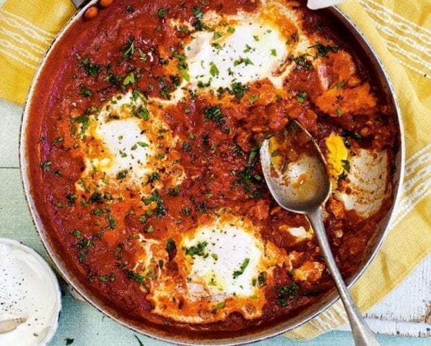 Tomato-baked eggs with soured cream