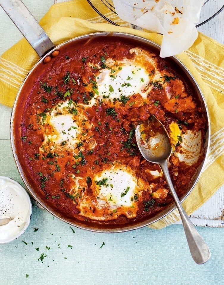 Tomato-baked eggs with soured cream