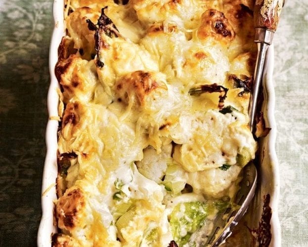 Cauliflower cheese gratin with leeks