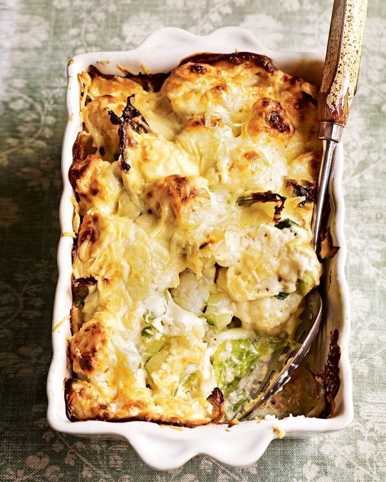 Cauliflower cheese gratin with leeks