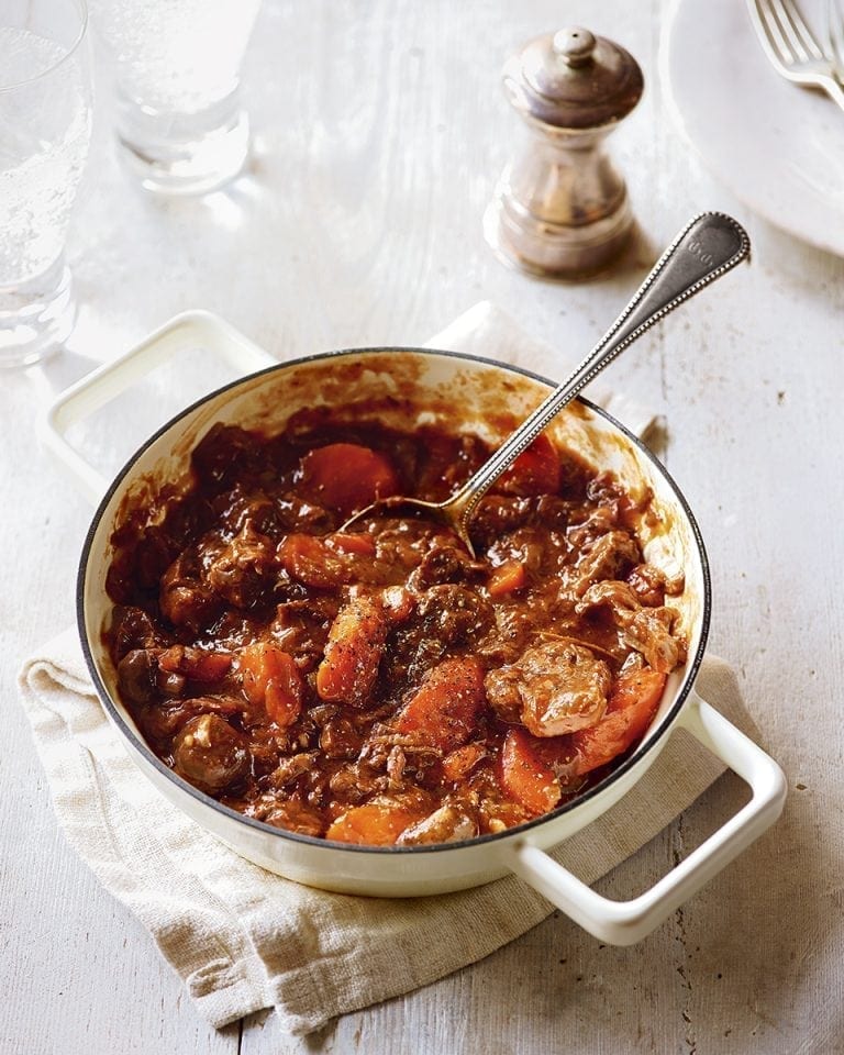 Red wine braised beef and vegetable stew recipe delicious. magazine