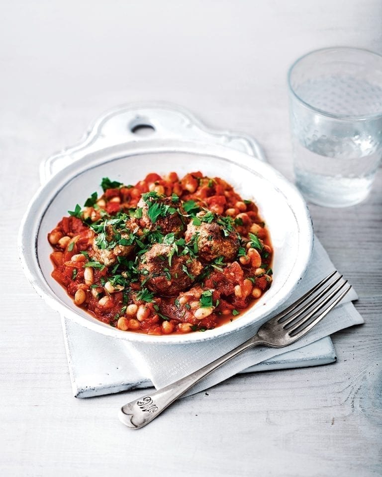 Baked beans with turkey meatballs