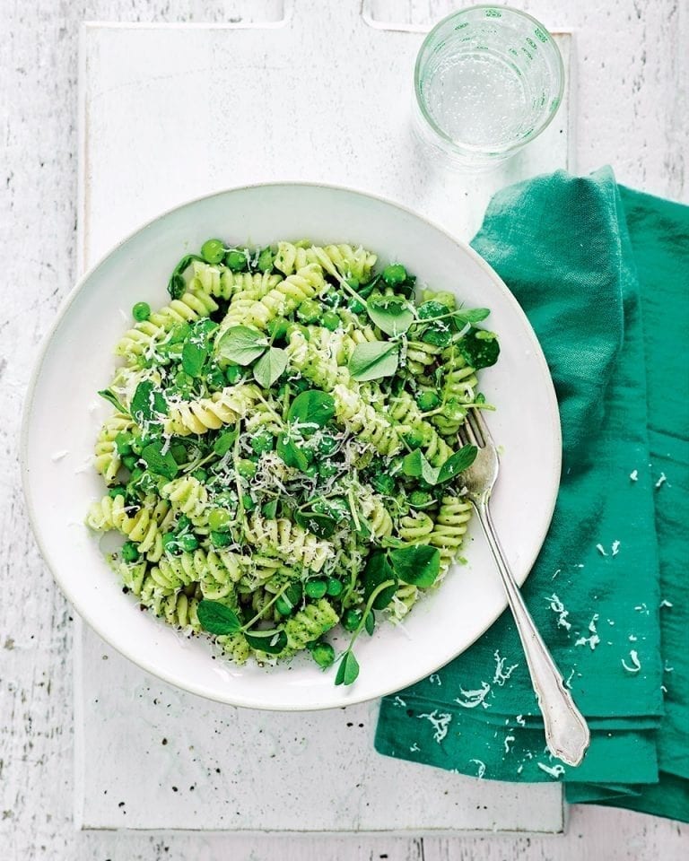 Pasta with pea pesto