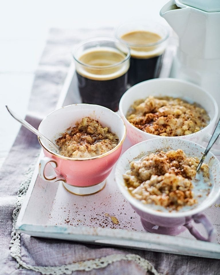 Apple and cinnamon porridge