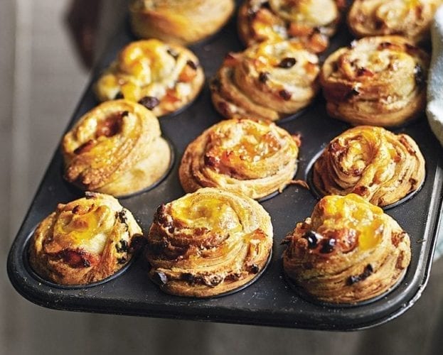 Cinnamon, fruit and almond cruffins