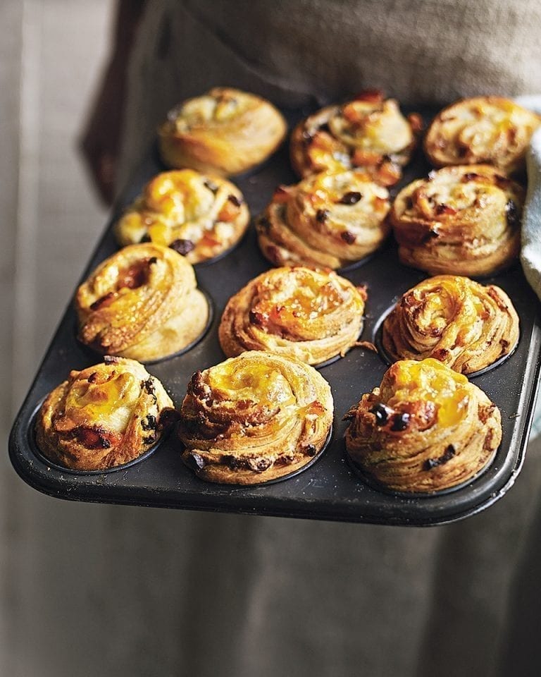 Cinnamon, fruit and almond cruffins