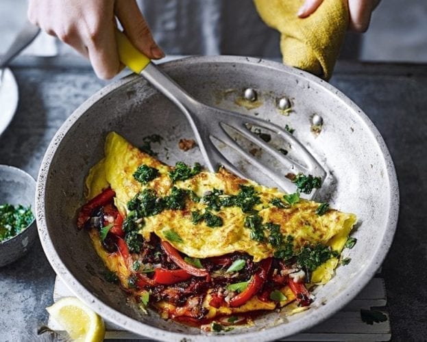 Spicy sausage omelette
