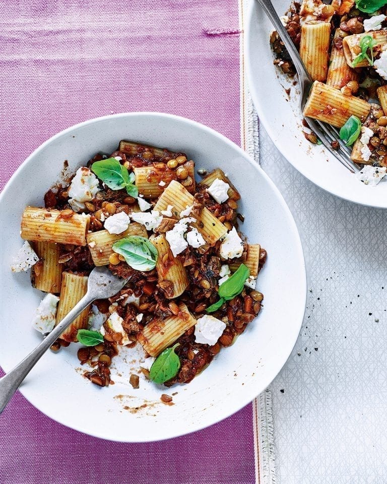 Vegetarian ragù with rigatoni, feta and basil