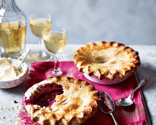 Mini plum and sauternes pies