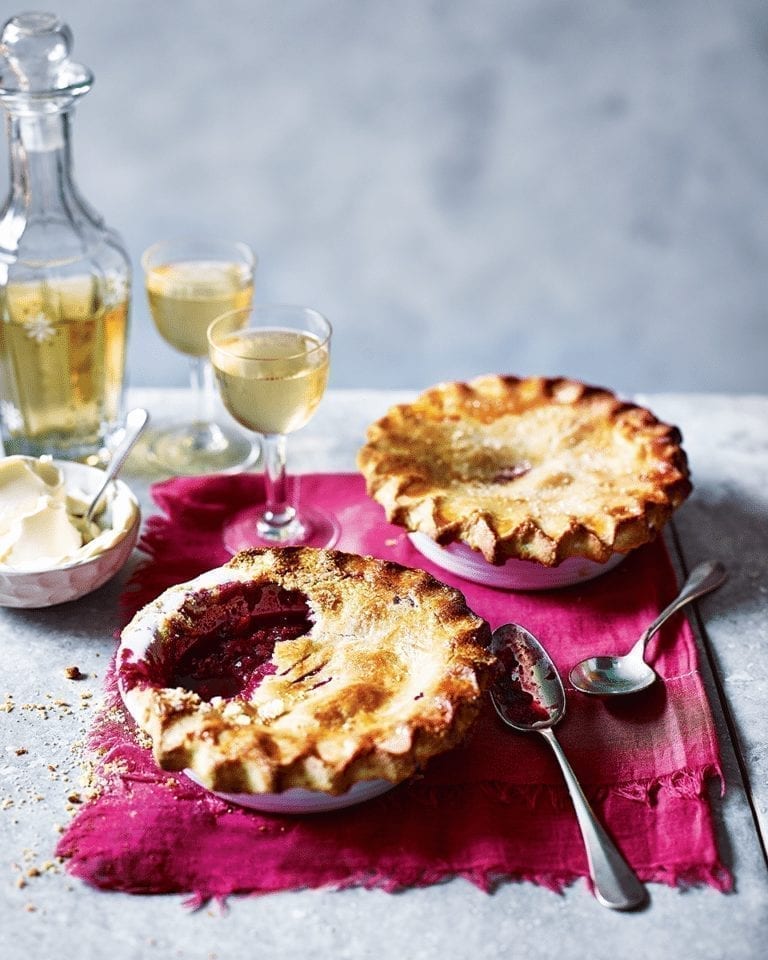 Mini plum and sauternes pies