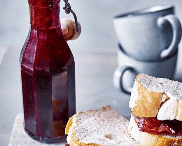 Bacon sandwiches with clementine ketchup