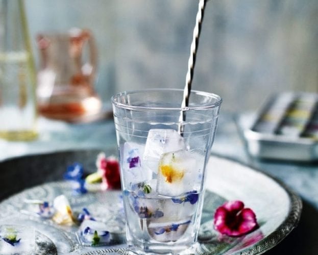 Elderflower prosecco with cucumber