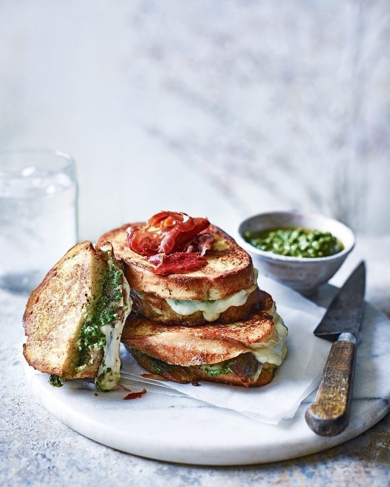 pesto toastie