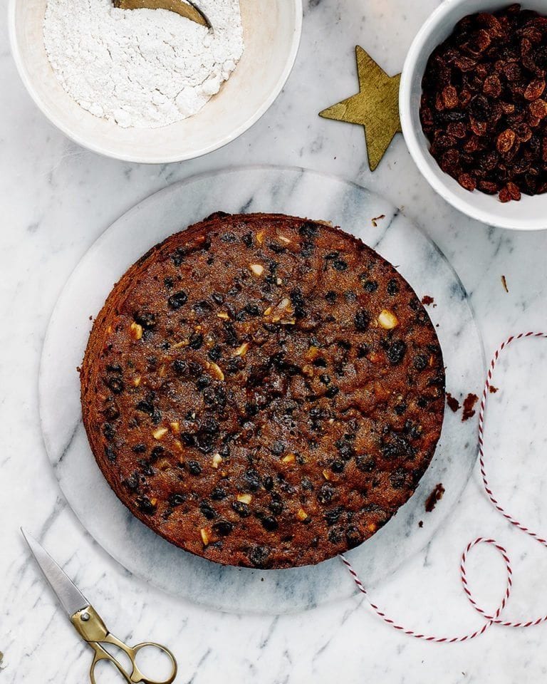 Whisky, fig and ginger Christmas cake