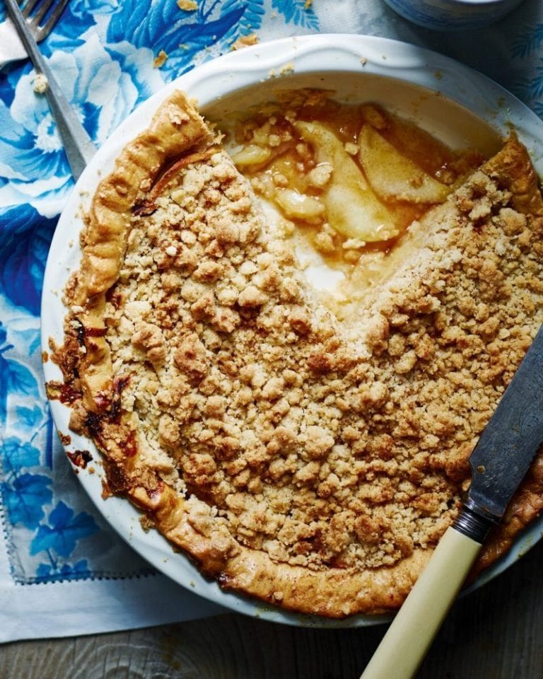Apple pie with crumble topping