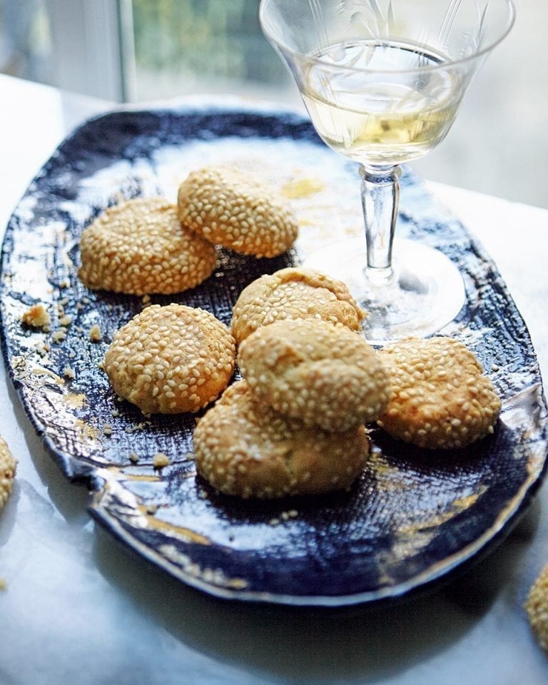 Blue cheese and sesame biscuits