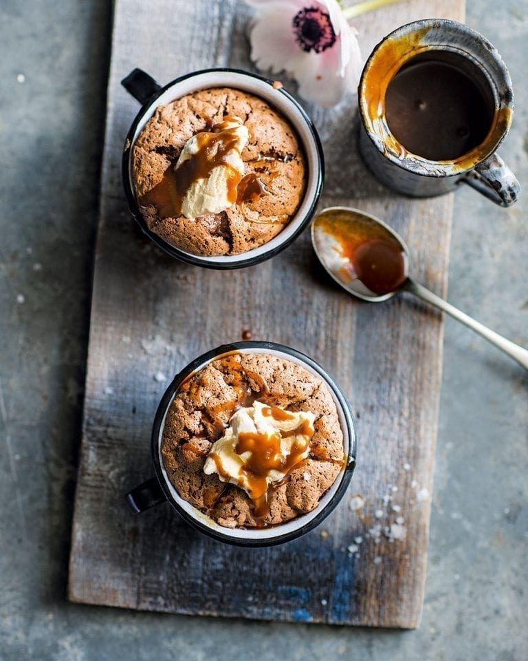 Warm Nutella puddings with chocolate caramel