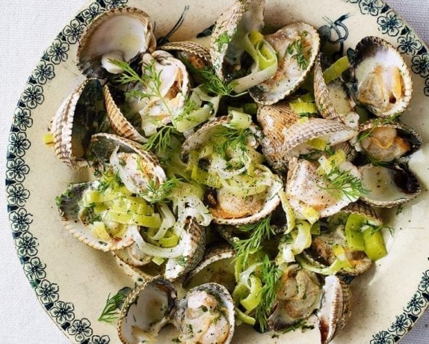 Mussels and chickpeas with bruschetta