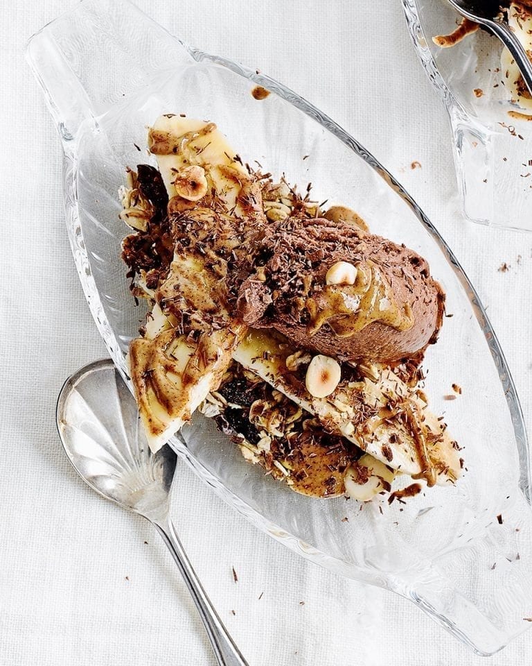 5-minute chocolate banana split