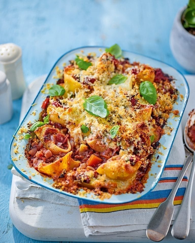 Classic ragù and mozzarella pasta bake