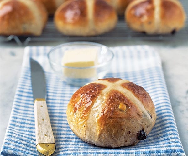 how to make hot cross buns