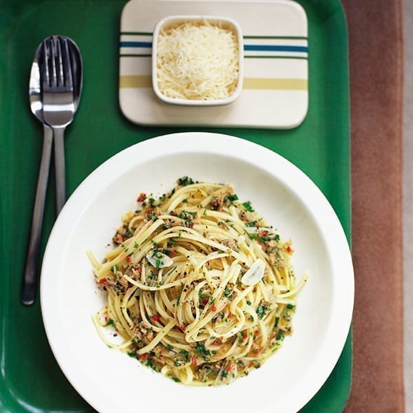 Tuna, parsley and lemon spaghetti