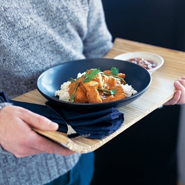 Spiced tomato and yogurt chicken curry