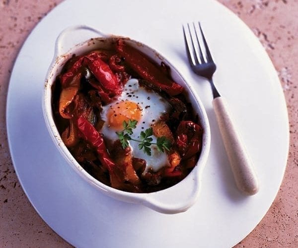 Baked egg with crab and cayenne