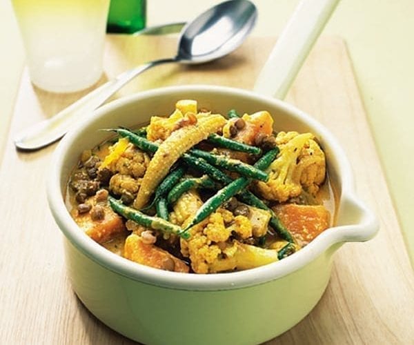 Potato, pineapple and cashew curry