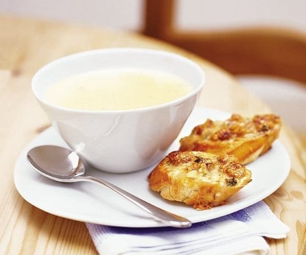 Cheese soup with toasties