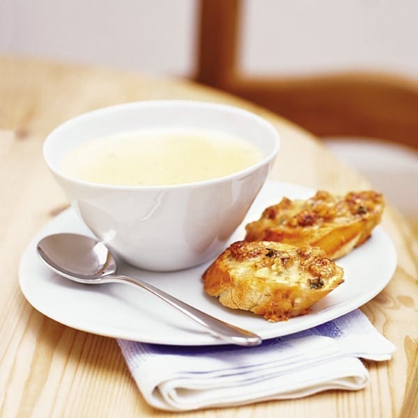 Cheese soup with toasties