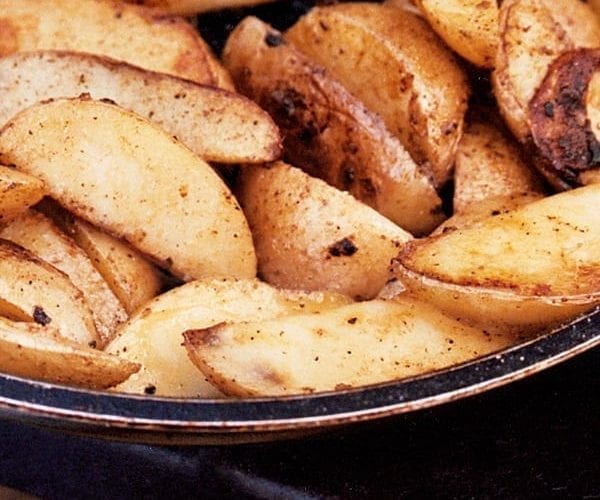 Spicy potato wedges
