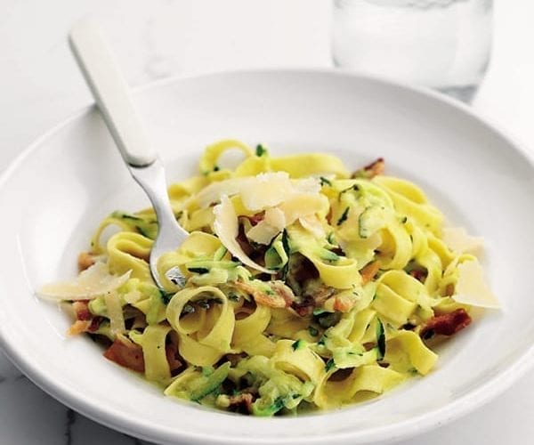 Crab and courgette pasta
