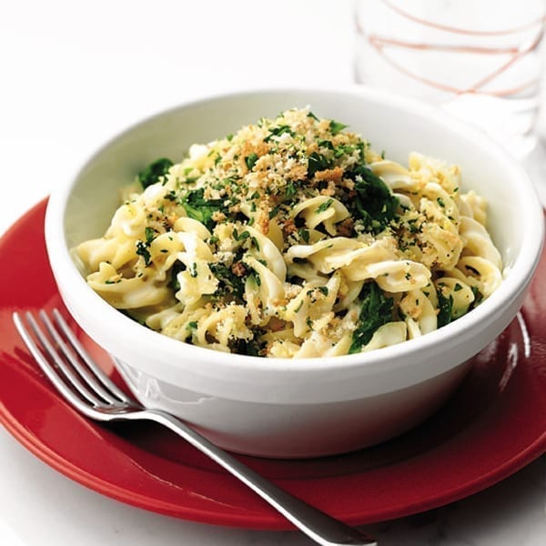 Creamy spinach pasta with breadcrumbs