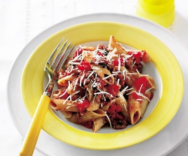 Quick olive, chorizo and tomato pasta