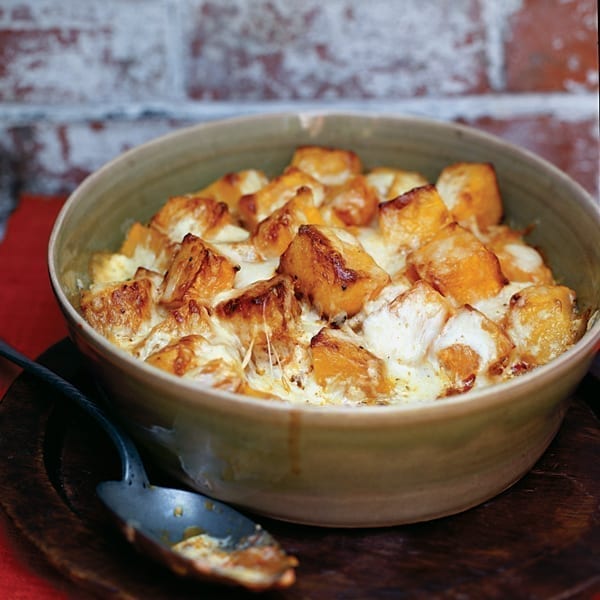 Squash gratin with tomatoes, cream and Gruyère cheese